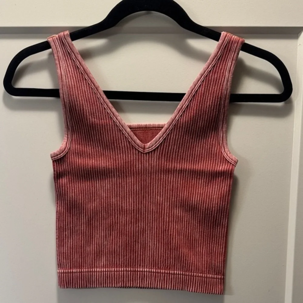 🆕 Zenana Outfitters Ribbed Crop Top. Brand New!💥 - Picture 1 of 3